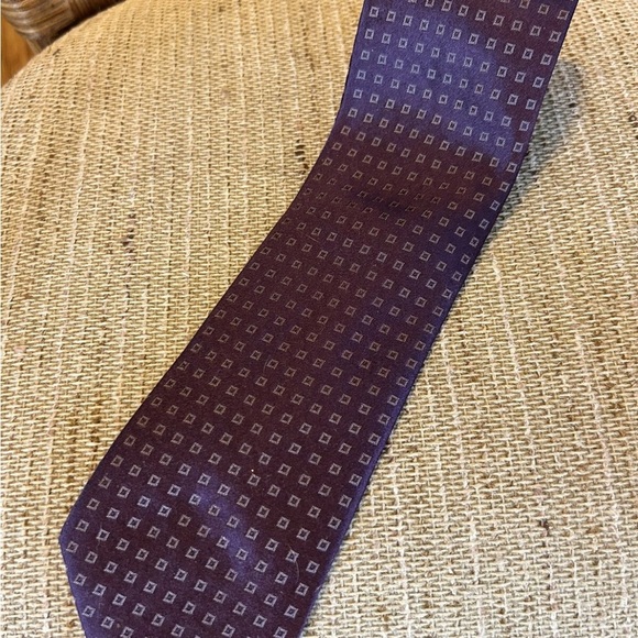 DKNY Purple Patterned Men's 100% Silk Tie EUC!! - Picture 1 of 10